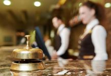 Νέο επιτελικό αλαλούμ με την προπληρωμένη κάρτα: Γιορτές με άδειες τσέπες έκαναν οι εποχικοί εργαζόμενοι