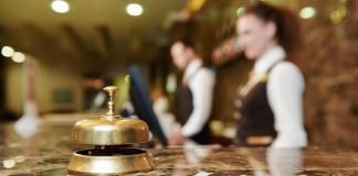 Νέο επιτελικό αλαλούμ με την προπληρωμένη κάρτα: Γιορτές με άδειες τσέπες έκαναν οι εποχικοί εργαζόμενοι