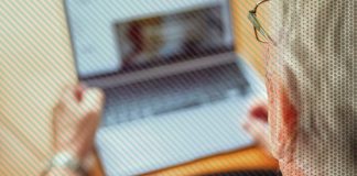 Ψάχνουν για συγκάτοικο γιατί δεν φτάνει η σύνταξη