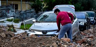 Κάτοικος αδειάζει τις αρχές: «3,5 ώρες πάνω σε δέντρο, τους παίρναμε τηλέφωνο και δεν το σήκωναν» – (VIDEO)