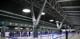 Θεσσαλονίκη: Βούτηξε γλυκά από κατάστημα στο αεροδρόμιο και συνελήφθη – Βρήκαν πάνω του τσιγάρα με χασίς