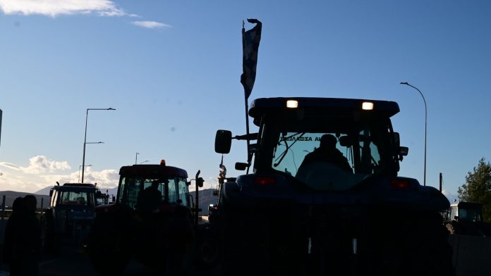 Αποχωρούν από τα μπλόκα οι αγρότες της Νίκαιας και του Ε65 – Νέα πανελλαδική για κάθοδο στην Αθήνα