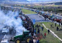 Νέο κάλεσμα της κυβέρνησης για διάλογο την Τρίτη 13/1 – Αμετακίνητοι οι αγρότες, μπλόκα παντού (VIDEO-ΦΩΤΟ)