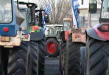 Αγρότες: Κλειστός για τα φορτηγά ο δρόμος σε Ευζώνους και Προμαχώνα – Ελεύθερη η διέλευση στο τελωνείο Νίκης