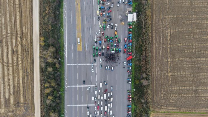 Διήμερο αποφάσεων για τους αγρότες: Σκέψεις για… απόβαση στο Σύνταγμα, αλλά και «παράθυρο» για διάλογο