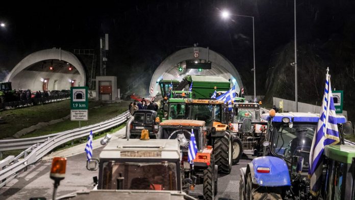 Δεν φεύγουν τα τρακτέρ: Στην πανελλαδική σύσκεψη θα οριστεί η επιτροπή συνάντησης με τον Μητσοτάκη