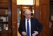 Branding «γεφυροποιού» φτιάχνει ο ΠτΔ με το βλέμμα στραμμένο στις κάλπες και σε πιθανές εθνικές κρίσεις