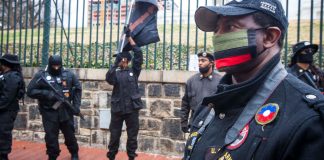 «Μαύροι Πάνθηρες»: Άρχισαν ένοπλες περιπολίες ενάντια στον ICE