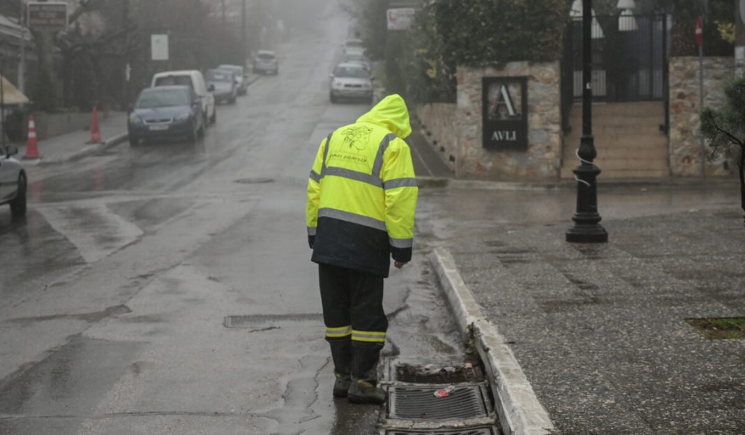 ΕΛΕΓΧΟΣ ΦΡΕΑΤΙΩΝ ΣΤΟ ΔΗΜΟ ΔΙΟΝΥΣΟΥ ΕΝ ΟΨΗ ΕΠΙΔΕΙΝΩΣΗΣ ΤΟΥ ΚΑΙΡΟΥ (ΜΙΧΑΛΗΣ ΚΑΡΑΓΙΑΝΝΗΣ/EUROKINISSI)