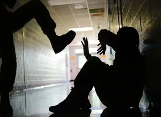 Θεσσαλονίκη: Δύο ανήλικες συνελήφθησαν για τον άγριο ξυλοδαρμό 17χρονης – Κατέγραφαν την επίθεση με κινητό