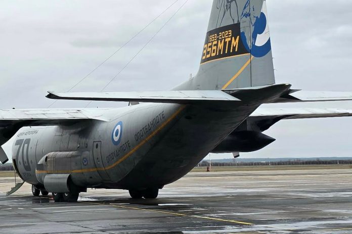 Πέταξε για Θεσσαλονίκη το C-130 με τις σορούς των επτά αετόπουλων – Τι ώρα αναμένεται να φτάσει στο αεροδρόμιο “Μακεδονία”