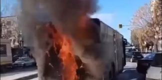 Λεωφορείο τυλίχθηκε στις φλόγες στη Θεσσαλονίκη