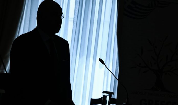 Στα ερείπια του νόμου Δένδια!