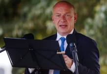 Βερολίνο: Ζητούν την παραίτηση του δημάρχου επειδή έπαιζε τένις την ώρα του μπλακάουτ