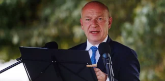 Βερολίνο: Ζητούν την παραίτηση του δημάρχου επειδή έπαιζε τένις την ώρα του μπλακάουτ