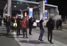 Οι αγρότες άνοιξαν τα διόδια του Ρίου – Οδηγοί αγανάκτησαν για τα μπλόκα στη Βοιωτία