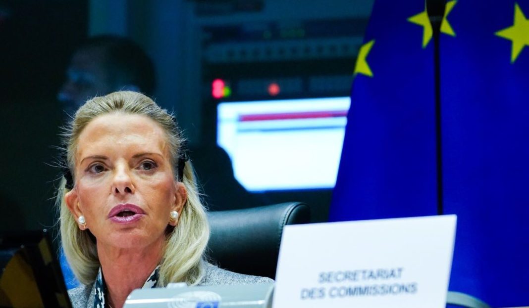 eliza_vozenberg-1200x700