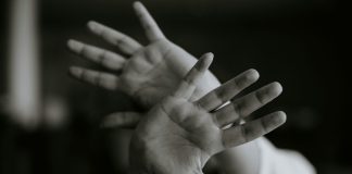 Εφιάλτης για 37χρονη εκπαιδευτικό στην Εύβοια: Στο νοσοκομείο μετά από άγριο ξυλοδαρμό