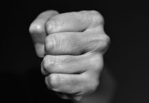 Θεσσαλονίκη: Συνελήφθη 14χρονος που κατηγορείται ότι γρονθοκόπησε τη 16χρονη αδελφή του