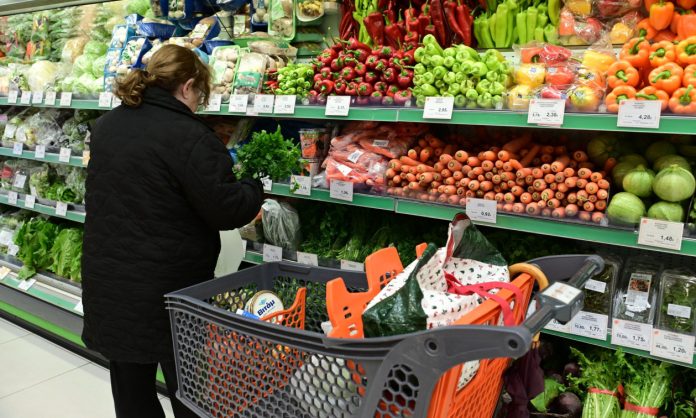 Ακρίβεια: Ανατιμήσεις φωτιά σε βασικά τρόφιμα με το… καλημέρα του 2026