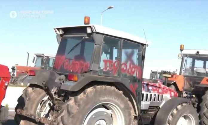 Δεν έχουν καμία σχέση με τον βανδαλισμό των τρακτέρ οι αγρότες στο μπλόκο της Νίκαιας