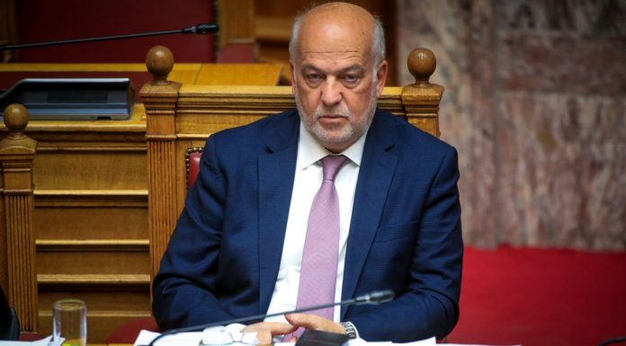 Υπουργός “για τα μπάζα”, το λέει και ο εισαγγελέας