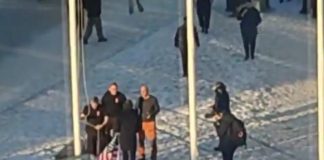 Γροιλανδία: Άνδρας προσπάθησε να υψώσει σημαία των ΗΠΑ έξω από πολιτιστικό κέντρο στο Νουούκ – Βίντεο