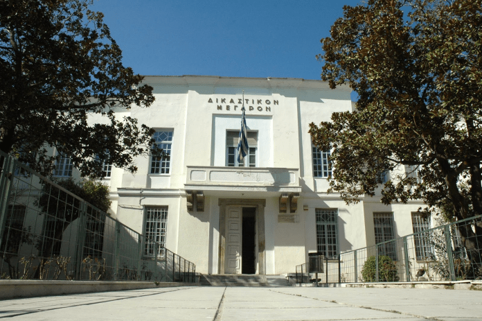 Πρώην αστυνομικός διευθυντής για τα επεισόδια στην ΑΓΕΤ: «Με χτύπησαν ενώ ήμουν πεσμένος στο έδαφος»