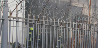 Κορωπί: Φωτιά σε αποθήκες εργοστασίων με λούτρινα και αυγά