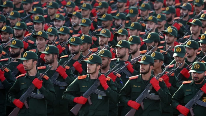 Μήνυμα ισχύος από την Τεχεράνη με ανακοινώσεις από στρατό και Φρουρούς της Επανάστασης: «Αυτή είναι η κόκκινη γραμμή μας»
