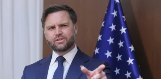 Οι Ευρωπαίοι να πάρουν στα σοβαρά τον Τραμπ για την Γροιλανδία, λέει ο Βανς