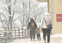 Καιρός: Επιμένει το κύμα ψύχους και την Τρίτη, περιορίζονται τα χιόνια – Ισχυρός παγετός στα βόρεια