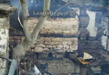 Κάηκε ολοσχερώς σπίτι στη Φθιώτιδα, την τελευταία στιγμή σώθηκε ηλικιωμένη