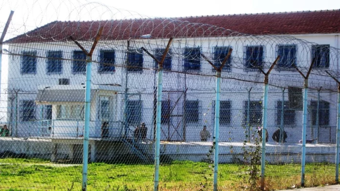 Κλείνουν τα σχολεία όπου φοιτούν ανήλικοι των φυλακών Κασσαβέτειας μετά τα κρούσματα φυματίωσης