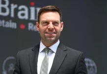 Κασσελάκης: Έχασα μια κομματική μάχη σε μπουζουξίδικο με μπράβους της νύχτας – Δεν μπαίνει ”λουκέτο” στο Κίνημα Δημοκρατίας