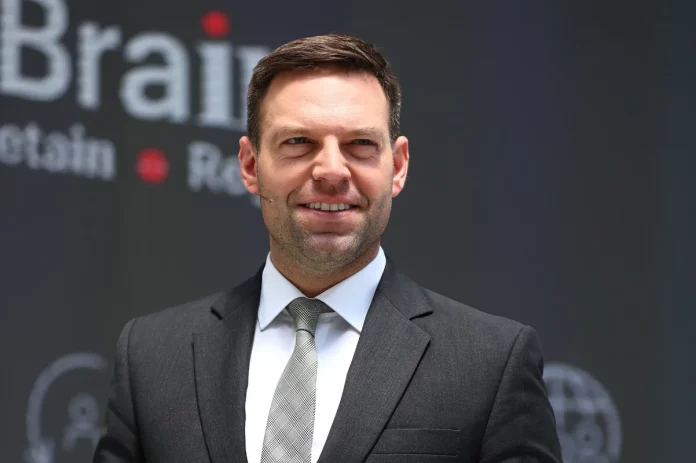 Κασσελάκης: Έχασα μια κομματική μάχη σε μπουζουξίδικο με μπράβους της νύχτας – Δεν μπαίνει ”λουκέτο” στο Κίνημα Δημοκρατίας