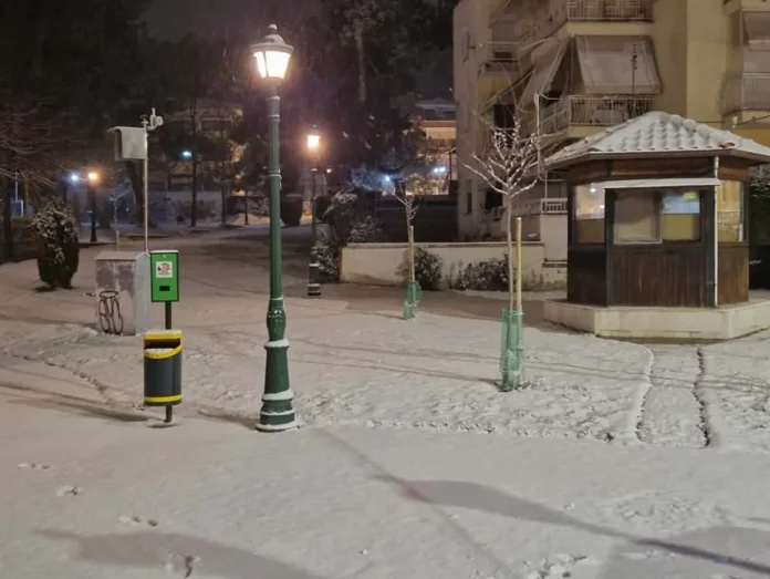 Στα “λευκά” η πόλη της Κοζάνης: Κλειστά στα σχολεία στη Δυτική Μακεδονία – Πού χρειάζονται αλυσίδες