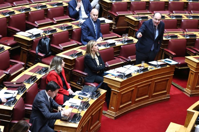 Σφαγή με Λαζαρίδη και ΠΑΣΟΚ στη Βουλή!