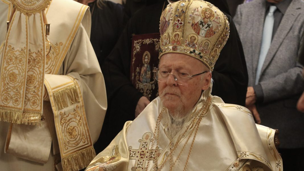 Ο ΟΙΚΟΥΜΕΝΙΚΟΣ ΠΑΤΡΙΑΡΧΗΣ ΒΑΡΘΟΛΟΜΑΙΟΣ ΠΡΟΕΞΗΧΕ ΣΤΗΝ ΘΕΙΑ ΛΕΙΤΟΥΡΓΙΑ ΣΤΟ ΙΕΡΟ ΠΑΡΕΚΚΛΗΣΙ ΤΟΥ ΑΓΙΟΥ ΝΙΚΟΛΑΟΥ ΠΤΩΧΟΚΟΜΕΙΟΥ (ΧΡΗΣΤΟΣ ΜΠΟΝΗΣ//ΑΡΧΙΕΠΙΣΚΟΠΗ ΑΘΗΝΩΝ)