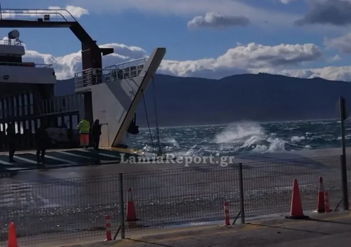 Προβλήματα από τους σφοδρούς ανέμους στο λιμάνι της Γλύφας – (VIDEO)