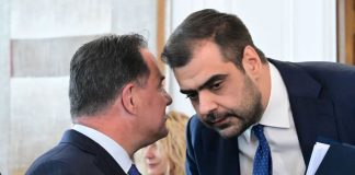 Κυβέρνηση: Προκαταλαμβάνει την έρευνα για το εργατικό δυστύχημα – Επιτίθεται σε όποιον την ελέγχει – Επιχειρεί μετάθεση ευθυνών