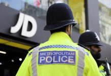 Η βρετανική αστυνομία σε αποσύνθεση – Δίνουν σήμα και όπλο ακόμα και σε βιαστές