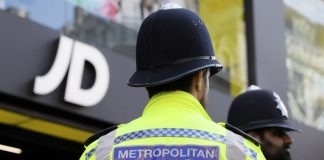 Η βρετανική αστυνομία σε αποσύνθεση – Δίνουν σήμα και όπλο ακόμα και σε βιαστές