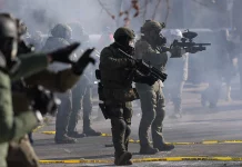 Live οι εξελίξεις στη Μινεάπολη: Διαδηλωτές στους δρόμους μετά τον νέο νεκρό από πυρά πρακτόρων – Ο κυβερνήτης κάλεσε την Εθνοφρουρά να επιβάλει την τάξη