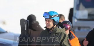 Στο χιονοδρομικό κέντρο Καλαβρύτων για σκι ο Κυριάκος Μητσοτάκης – Δείτε εικόνες