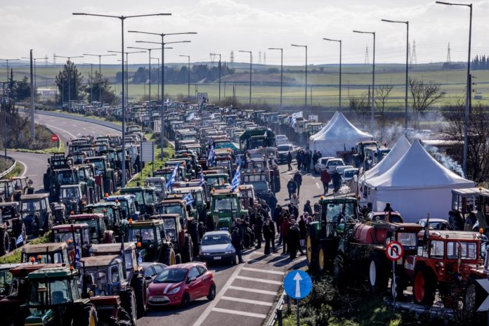 Αποκλεισμό 48 ωρών στα Τέμπη αποφάσισε το μπλόκο της Νίκαιας – Κλείνει και ο Μπράλος