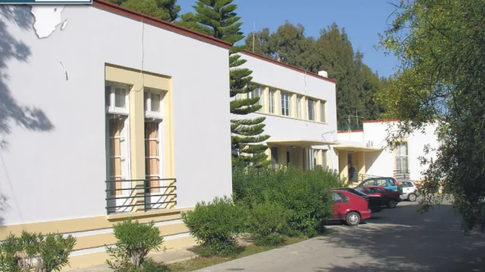 Οι εργαζόμενοι στο νοσοκομείου Λέρου καταγγέλλουν ότι 80 συμβασιούχοι συνάδελφοί τους παραμένουν απλήρωτοι