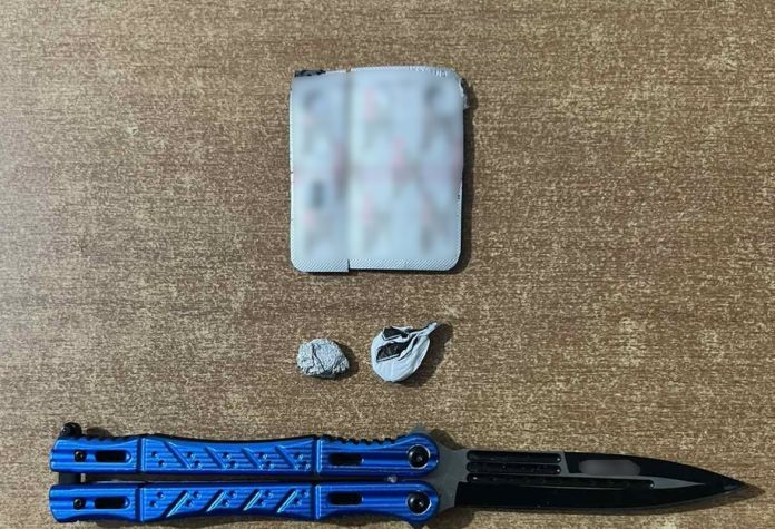 Συνελήφθη άνδρας στην Ημαθία για κατοχή ναρκωτικών και όπλου