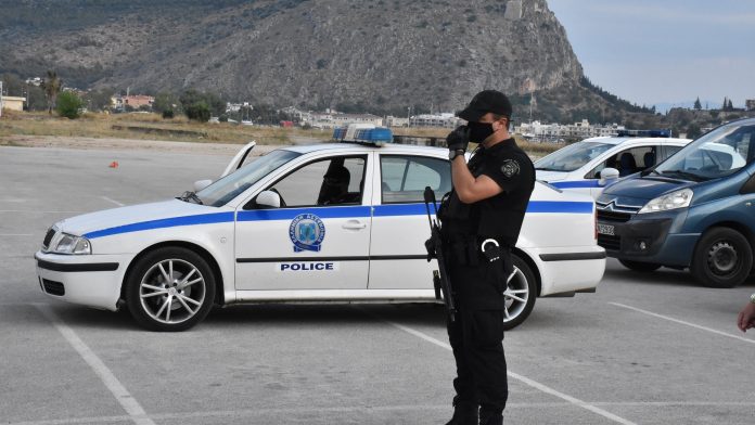Ρέθυμνο: Συνελήφθησαν 27χρονος και 33χρονος που είχαν όπλα και ναρκωτικά σε όχημα