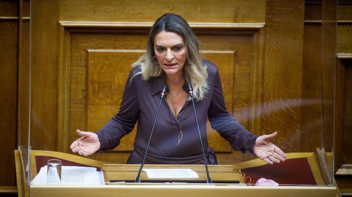 Πέρκα για Κυρανάκη: «Προσχηματική η συγνώμη, δεν του ξέφυγε – Με πατριαρχικό σύνδρομο πολλοί βουλευτές της ΝΔ»